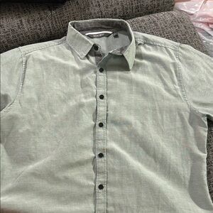 Green Casual Button Down Shirt with Traditional Collar